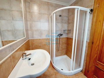 Foto 23 de Vivienda de construcción moderna con terraza junto a la Avenida de la Libertad Foto 23 de Vivienda de construcción moderna con terraza junto a la Avenida de la Libertad