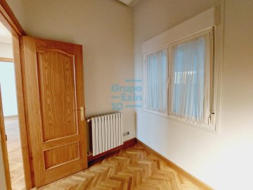 Foto 25 de Vivienda de construcción moderna con terraza junto a la Avenida de la Libertad Foto 25 de Vivienda de construcción moderna con terraza junto a la Avenida de la Libertad