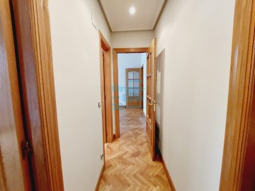 Foto 27 de Vivienda de construcción moderna con terraza junto a la Avenida de la Libertad Foto 27 de Vivienda de construcción moderna con terraza junto a la Avenida de la Libertad