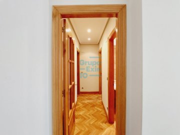 Foto 29 de Vivienda de construcción moderna con terraza junto a la Avenida de la Libertad Foto 29 de Vivienda de construcción moderna con terraza junto a la Avenida de la Libertad