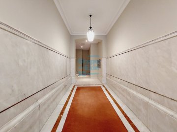 Foto 30 de Vivienda de construcción moderna con terraza junto a la Avenida de la Libertad Foto 30 de Vivienda de construcción moderna con terraza junto a la Avenida de la Libertad