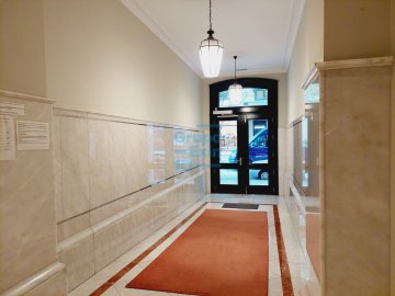 Foto 31 de Vivienda de construcción moderna con terraza junto a la Avenida de la Libertad Foto 31 de Vivienda de construcción moderna con terraza junto a la Avenida de la Libertad