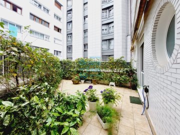 Foto 32 de Vivienda de construcción moderna con terraza junto a la Avenida de la Libertad Foto 32 de Vivienda de construcción moderna con terraza junto a la Avenida de la Libertad