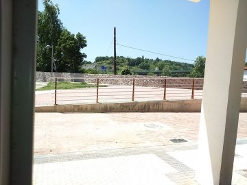 Foto 3 de En Martutene, entorno tranquilo y bien comunicado, local a pie de calle, de esquina. Ideal oficina, gremios, negocio