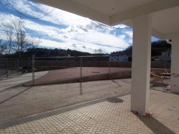 Foto 5 de En Martutene, entorno tranquilo y bien comunicado, local a pie de calle, de esquina. Ideal oficina, gremios, negocio