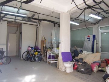 Foto 6 de En Martutene, entorno tranquilo y bien comunicado, local a pie de calle, de esquina. Ideal oficina, gremios, negocio