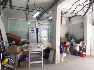 Foto 7 de En Martutene, entorno tranquilo y bien comunicado, local a pie de calle, de esquina. Ideal oficina, gremios, negocio