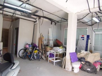 Foto 9 de En Martutene, entorno tranquilo y bien comunicado, local a pie de calle, de esquina. Ideal oficina, gremios, negocio