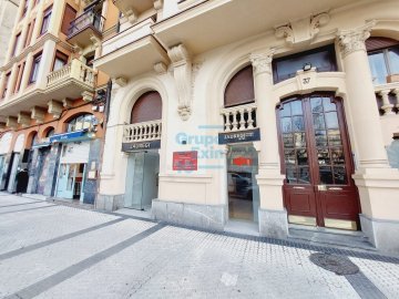 Foto 4 de Local comercial y con visibilidad en Duque de Mandas