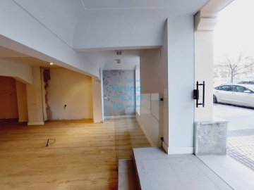 Foto 7 de Local comercial y con visibilidad en Duque de Mandas