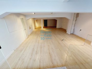 Foto 8 de Local comercial y con visibilidad en Duque de Mandas