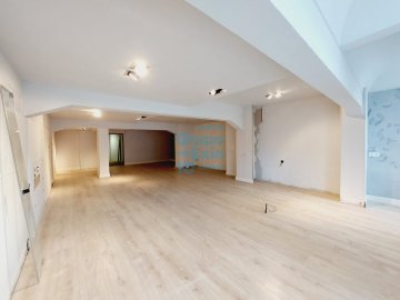 Foto 9 de Local comercial y con visibilidad en Duque de Mandas