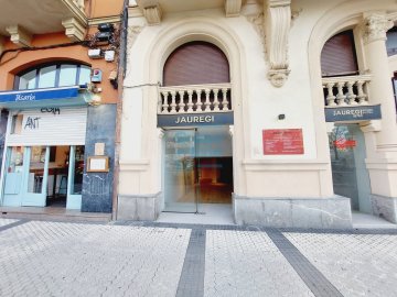 Foto 34 de Local comercial y con visibilidad en Duque de Mandas
