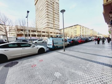 Foto 37 de Local comercial y con visibilidad en Duque de Mandas