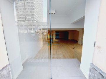 Foto 38 de Local comercial y con visibilidad en Duque de Mandas