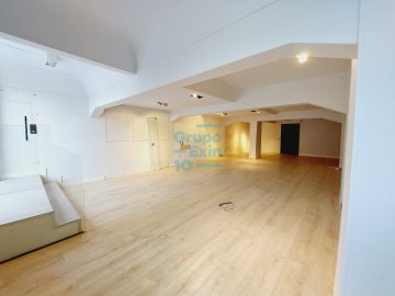 Foto 40 de Local comercial y con visibilidad en Duque de Mandas