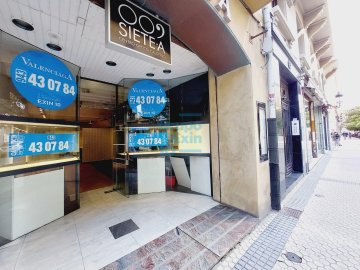 Foto 4 de Local comercial en el centro con dos escaparates y preciosa reforma