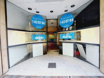 Foto 5 de Local comercial en el centro con dos escaparates y preciosa reforma