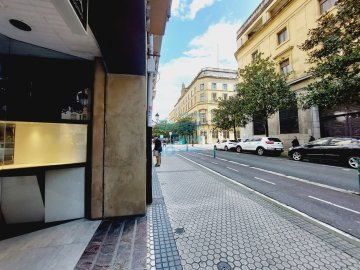 Foto 30 de Local comercial en el centro con dos escaparates y preciosa reforma