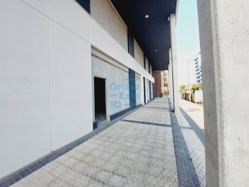 Foto 2 de Local de obra nueva en Txomin con salida de humos