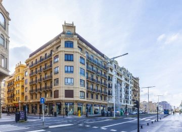 Foto 2 de Descubre una propiedad exclusiva situada en la mejor zona del barrio de Gros en Donostia-San Sebastián.