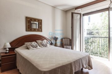 Foto 8 de Oportunidad única de vivir en el corazón de San Sebastián, piso en venta próximo a Plaza Easo y a 600m de la playa de la Concha.