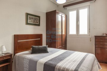 Foto 12 de Oportunidad única de vivir en el corazón de San Sebastián, piso en venta próximo a Plaza Easo y a 600m de la playa de la Concha.