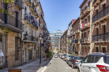 Foto 21 de Oportunidad única de vivir en el corazón de San Sebastián, piso en venta próximo a Plaza Easo y a 600m de la playa de la Concha.