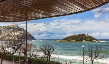 Foto 2 de Una propiedad única, irrepetible, estratégicamente ubicada ante la Bahía de la Concha, situada en una de las más selectas zonas de San Sebastián.