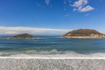 Foto 3 de Una propiedad única, irrepetible, estratégicamente ubicada ante la Bahía de la Concha, situada en una de las más selectas zonas de San Sebastián.