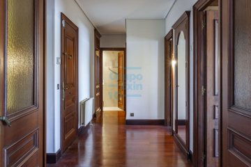 Foto 27 de Una propiedad única, irrepetible, estratégicamente ubicada ante la Bahía de la Concha, situada en una de las más selectas zonas de San Sebastián.