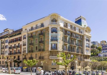 Foto 2 de Magnífica propiedad en venta ubicada en un edificio señorial, situada en una de las zonas más elegantes del céntrico barrio de Gros. San Sebastián.