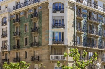 Foto 3 de Magnífica propiedad en venta ubicada en un edificio señorial, situada en una de las zonas más elegantes del céntrico barrio de Gros. San Sebastián.