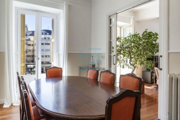 Foto 11 de Magnífica propiedad en venta ubicada en un edificio señorial, situada en una de las zonas más elegantes del céntrico barrio de Gros. San Sebastián.