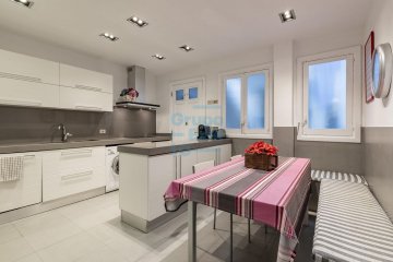 Foto 14 de Magnífica propiedad en venta ubicada en un edificio señorial, situada en una de las zonas más elegantes del céntrico barrio de Gros. San Sebastián.