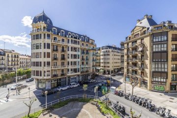 Foto 29 de Magnífica propiedad en venta ubicada en un edificio señorial, situada en una de las zonas más elegantes del céntrico barrio de Gros. San Sebastián.