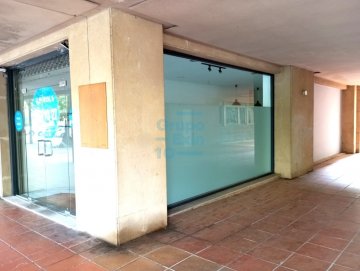 Foto 2 de Local comercial frente al parque Zubimusu en Ondarreta