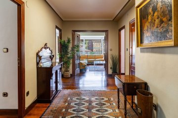 Foto 2 de Amplio piso en venta en el barrio de Gros, junto al colegio Jesuitas Foto 2 de Amplio piso en venta en el barrio de Gros, junto al colegio Jesuitas