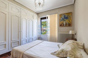 Foto 4 de Amplio piso en venta en el barrio de Gros, junto al colegio Jesuitas Foto 4 de Amplio piso en venta en el barrio de Gros, junto al colegio Jesuitas