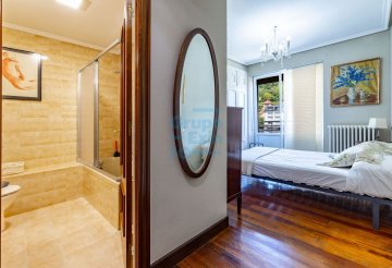 Foto 5 de Amplio piso en venta en el barrio de Gros, junto al colegio Jesuitas Foto 5 de Amplio piso en venta en el barrio de Gros, junto al colegio Jesuitas