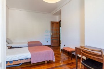 Foto 7 de Amplio piso en venta en el barrio de Gros, junto al colegio Jesuitas Foto 7 de Amplio piso en venta en el barrio de Gros, junto al colegio Jesuitas