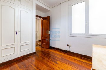 Foto 8 de Amplio piso en venta en el barrio de Gros, junto al colegio Jesuitas Foto 8 de Amplio piso en venta en el barrio de Gros, junto al colegio Jesuitas