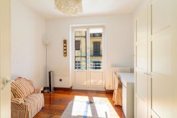 Foto 9 de Amplio piso en venta en el barrio de Gros, junto al colegio Jesuitas Foto 9 de Amplio piso en venta en el barrio de Gros, junto al colegio Jesuitas