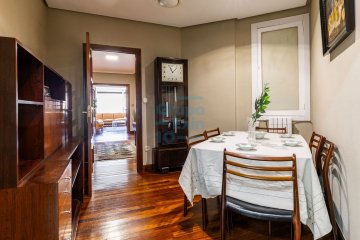 Foto 11 de Amplio piso en venta en el barrio de Gros, junto al colegio Jesuitas Foto 11 de Amplio piso en venta en el barrio de Gros, junto al colegio Jesuitas