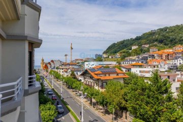 Foto 15 de Amplio piso en venta en el barrio de Gros, junto al colegio Jesuitas Foto 15 de Amplio piso en venta en el barrio de Gros, junto al colegio Jesuitas