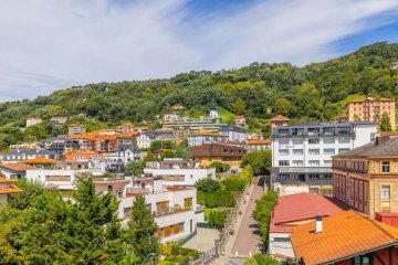 Foto 22 de Amplio piso en venta en el barrio de Gros, junto al colegio Jesuitas Foto 22 de Amplio piso en venta en el barrio de Gros, junto al colegio Jesuitas