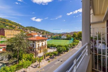 Foto 25 de Amplio piso en venta en el barrio de Gros, junto al colegio Jesuitas Foto 25 de Amplio piso en venta en el barrio de Gros, junto al colegio Jesuitas