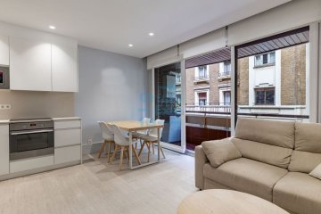 Foto 5 de Vivir cerca de la playa de la Zurriola, en en un piso totalmente reformado y disponibilidad de garaje