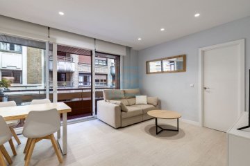 Foto 8 de Vivir cerca de la playa de la Zurriola, en en un piso totalmente reformado y disponibilidad de garaje