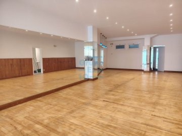 Foto 2 de Local en venta o alquiler, ideal para actividades comerciales o semi comerciales. en el Barrio del Antiguo en Donostia-San Sebastián